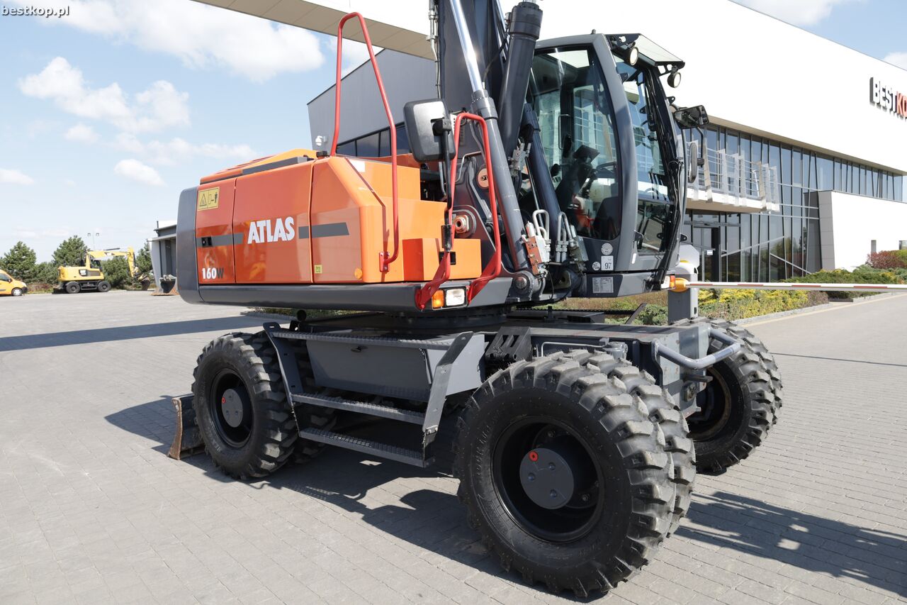 2016 Atlas 160W wheel excavator, side view