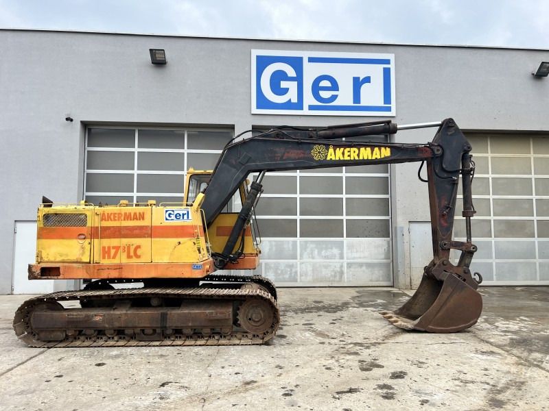 1981 Åkerman H7 LC crawler excavator, side profile view 1981 Åkerman H7 LC crawler excavator, side profile view