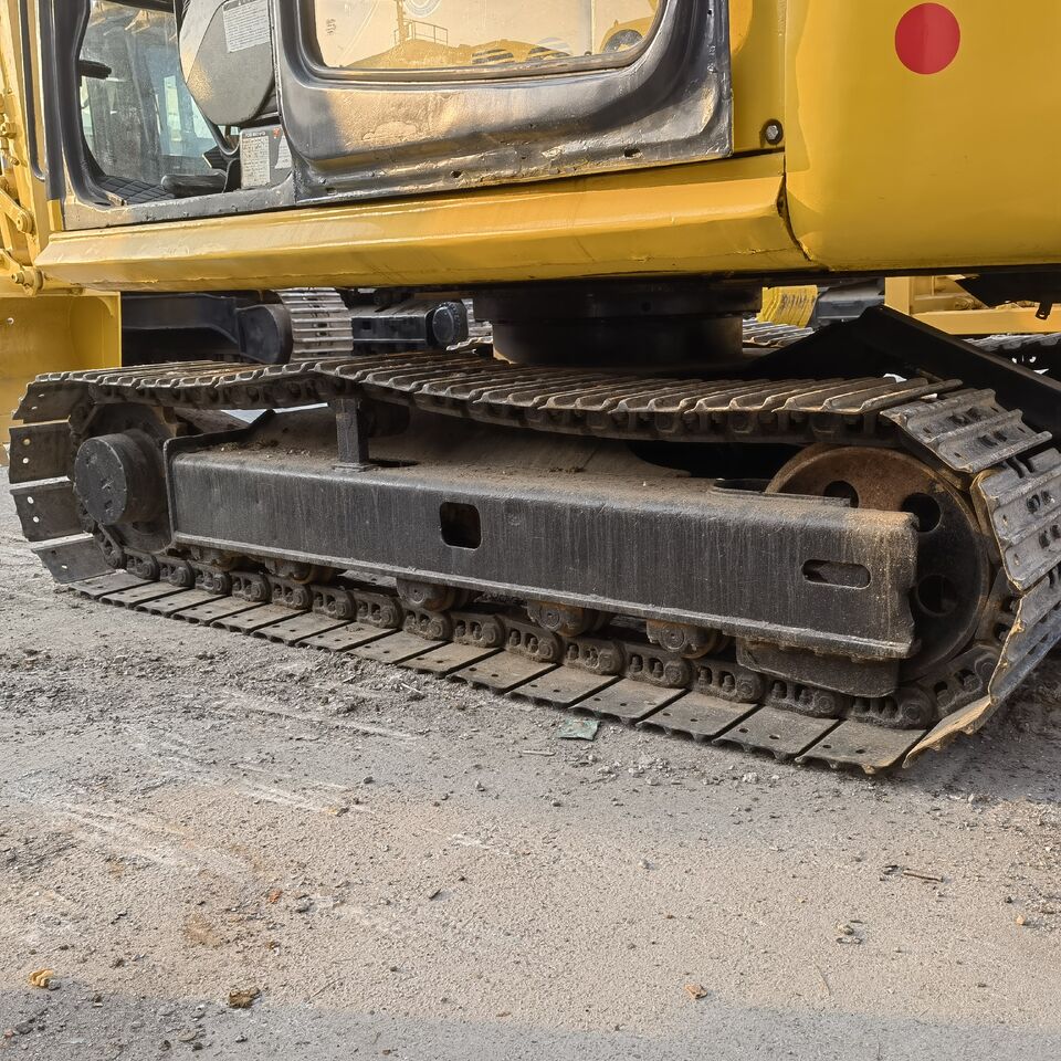 2024 Komatsu PC60 excavator track assembly side view 2024 Komatsu PC60 excavator track assembly side view