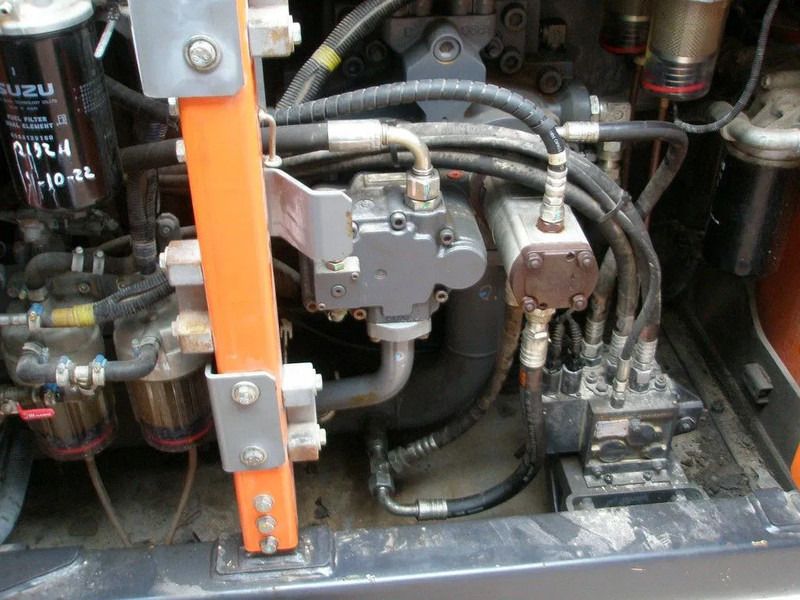 2017 Hitachi ZX490LCH-6 crawler excavator engine compartment detail 2017 Hitachi ZX490LCH-6 crawler excavator engine compartment detail