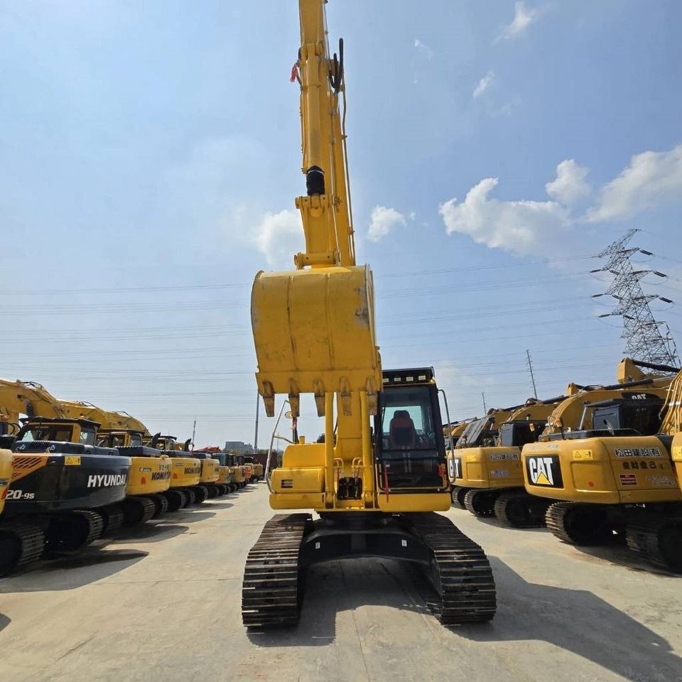 Escavadora de rastos Komatsu PC200-8 de 2023, vista dianteira