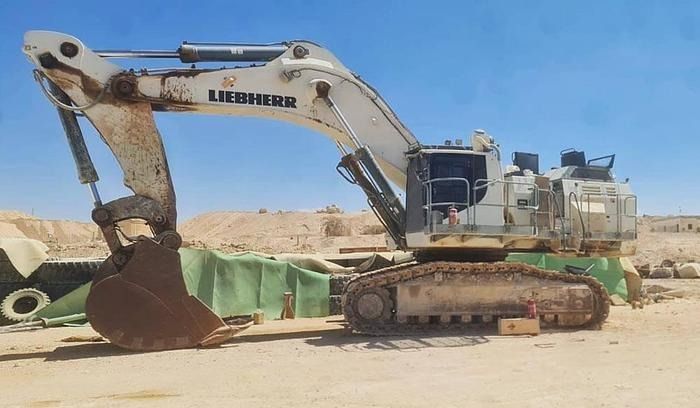 2014 Liebherr R9100 crawler excavator side view