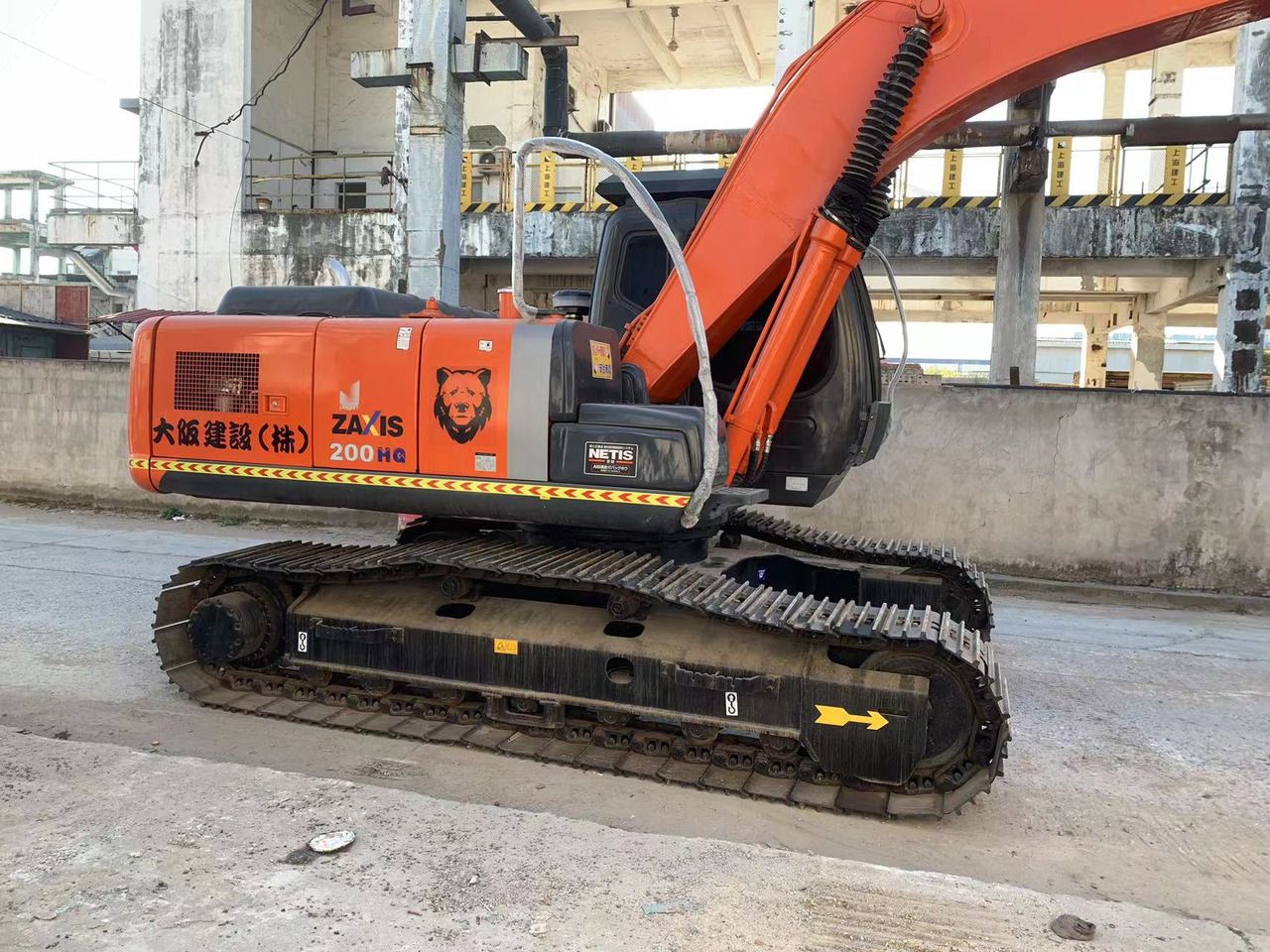 2015 Hitachi Zaxis 200HG crawler excavator side view 2015 Hitachi Zaxis 200HG crawler excavator side view