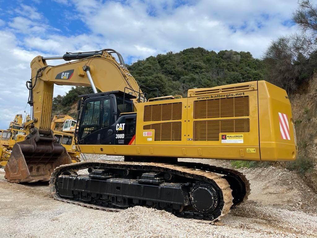 2012 Caterpillar 390D LME crawler excavator, side view