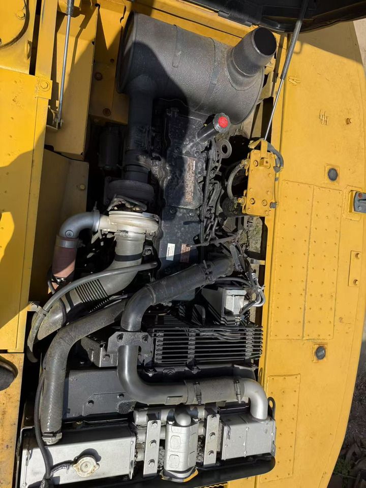 2020 Komatsu PC220-8 Raupenbagger Motorraum-Ansicht 2020 Komatsu PC220-8 Raupenbagger Motorraum-Ansicht