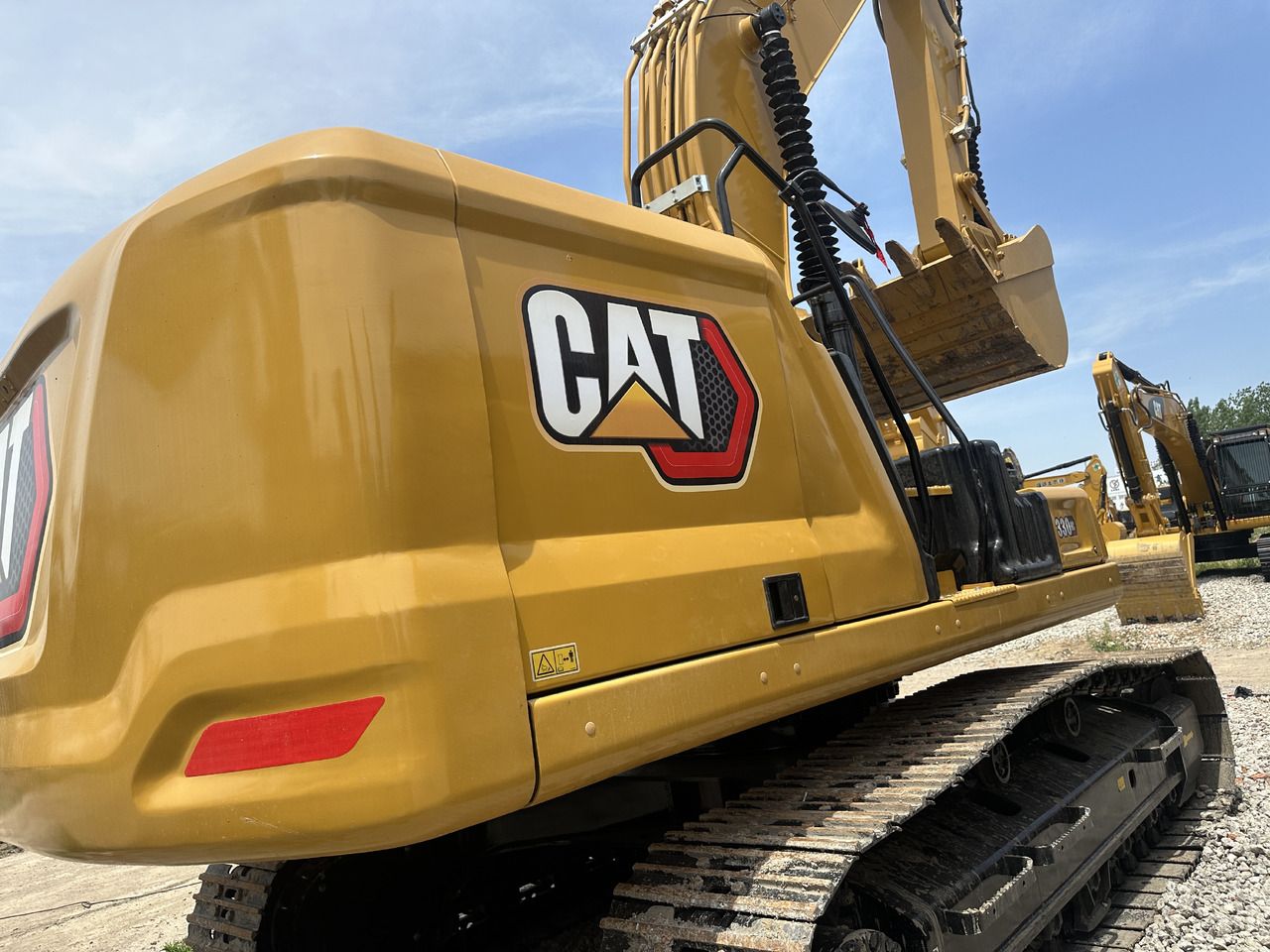 2022 Caterpillar 330GC crawler excavator rear three-quarter view 2022 Caterpillar 330GC crawler excavator rear three-quarter view