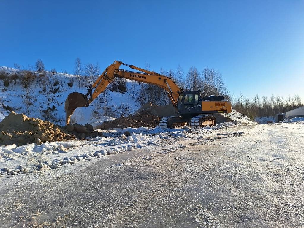 2008 Hyundai R450LC-7A crawler excavator, side view 2008 Hyundai R450LC-7A crawler excavator, side view