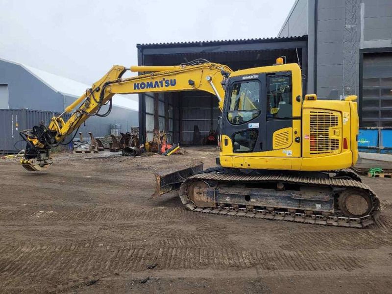2017 Komatsu PC138US-11 crawler excavator, side view 2017 Komatsu PC138US-11 crawler excavator, side view