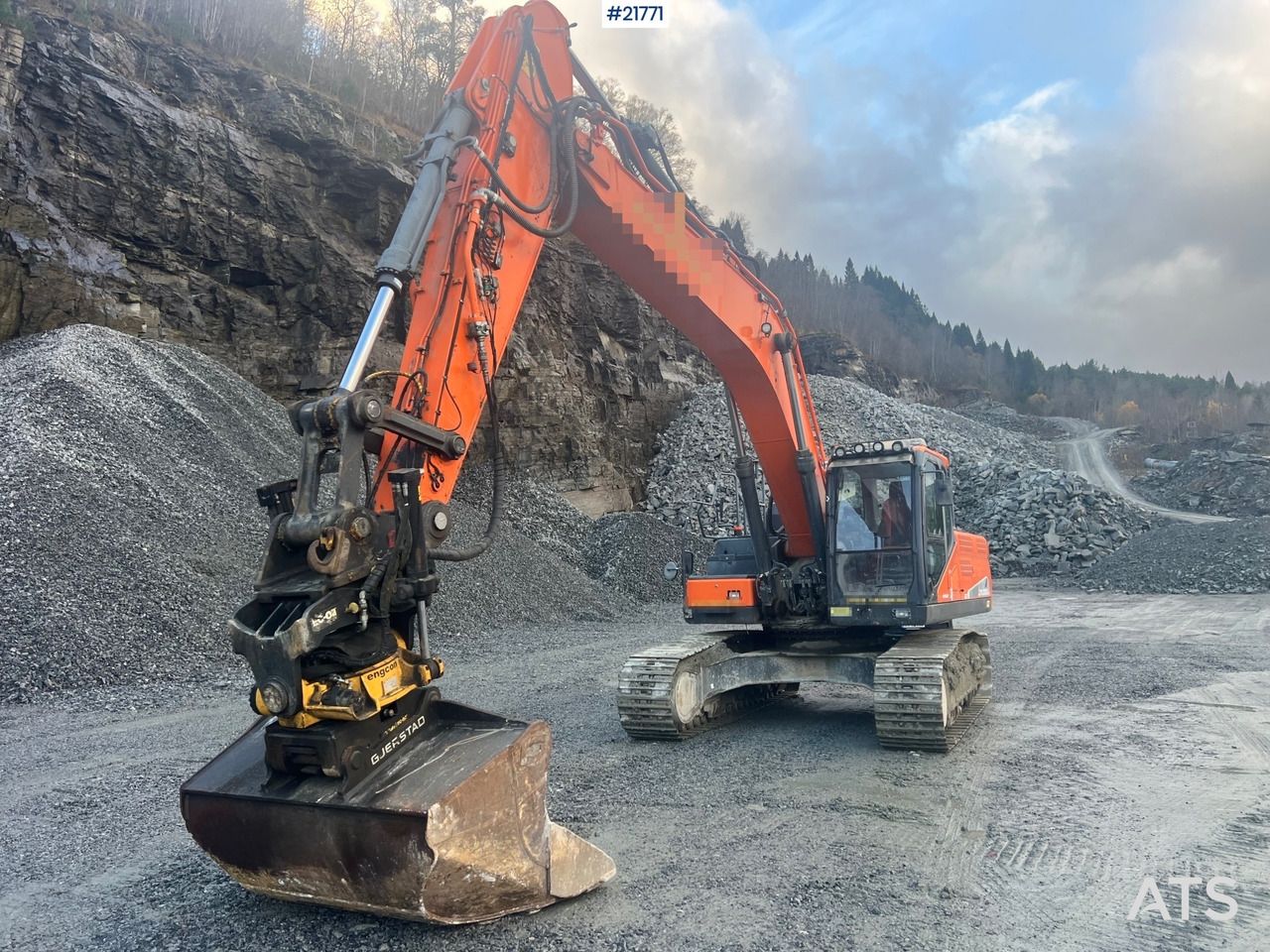 2017 Doosan DX300LC-5 crawler excavator, front three-quarter view