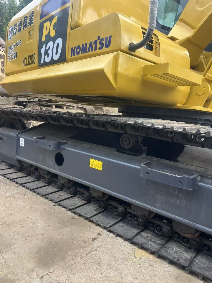 2019 Komatsu PC130 crawler excavator side view of undercarriage 2019 Komatsu PC130 crawler excavator side view of undercarriage