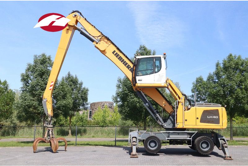 2016 Liebherr LH 40 M material handler, side view 2016 Liebherr LH 40 M material handler, side view