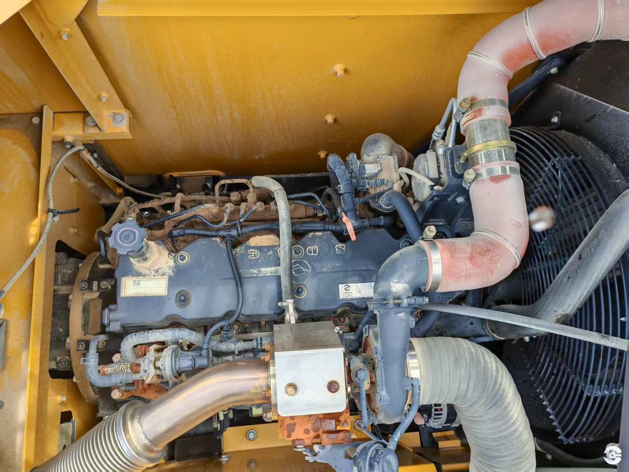 2024 XCMG XE245G crawler excavator engine compartment view 2024 XCMG XE245G crawler excavator engine compartment view