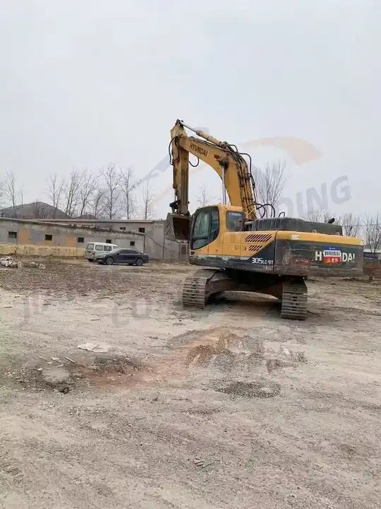 2018 Hyundai R305LC-9T crawler excavator, rear three-quarter view