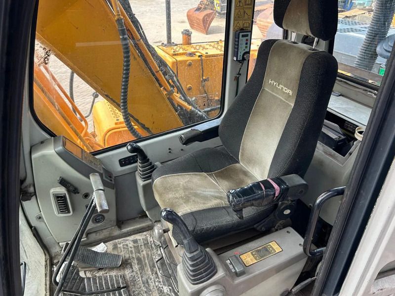 2007 Hyundai R140LC-7A crawler excavator interior view