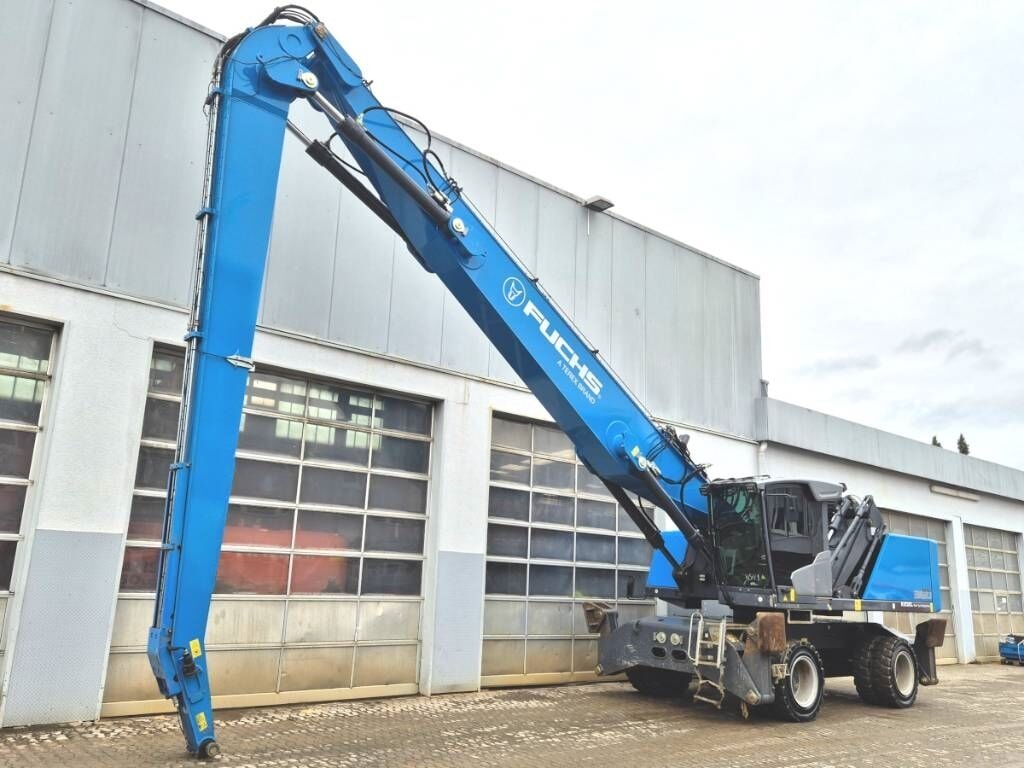 2020 Fuchs MHL360 F material handler, side profile view 2020 Fuchs MHL360 F material handler, side profile view