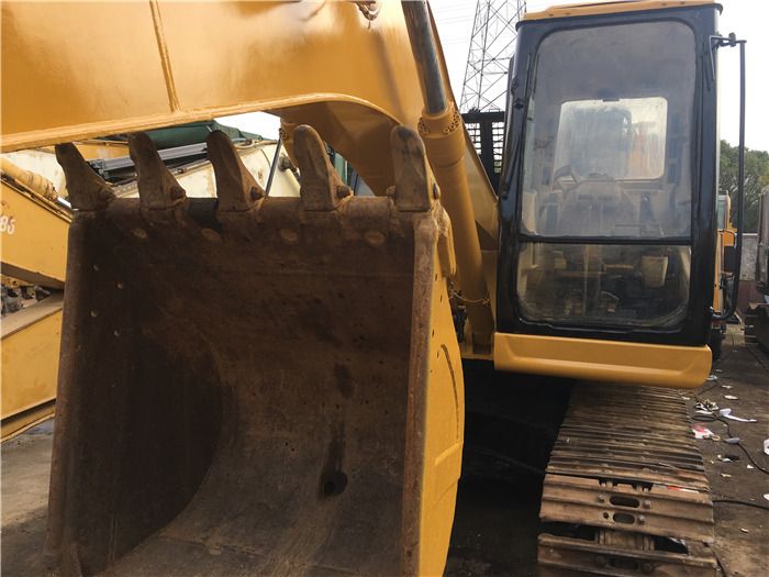 2008 Caterpillar 320BL crawler excavator bucket and cab view