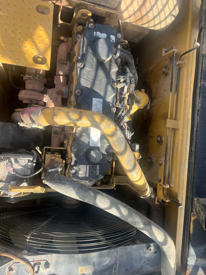 2008 Caterpillar 325DL crawler excavator engine compartment view 2008 Caterpillar 325DL crawler excavator engine compartment view