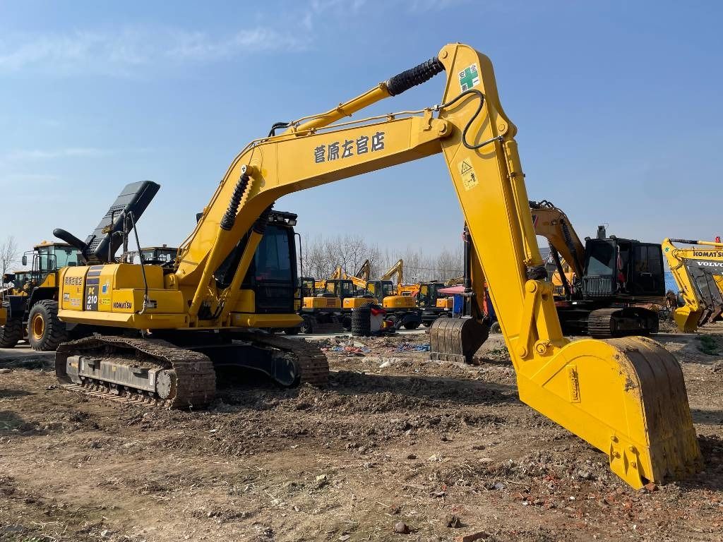 2025 Komatsu PC210 LC crawler excavator, side view 2025 Komatsu PC210 LC crawler excavator, side view