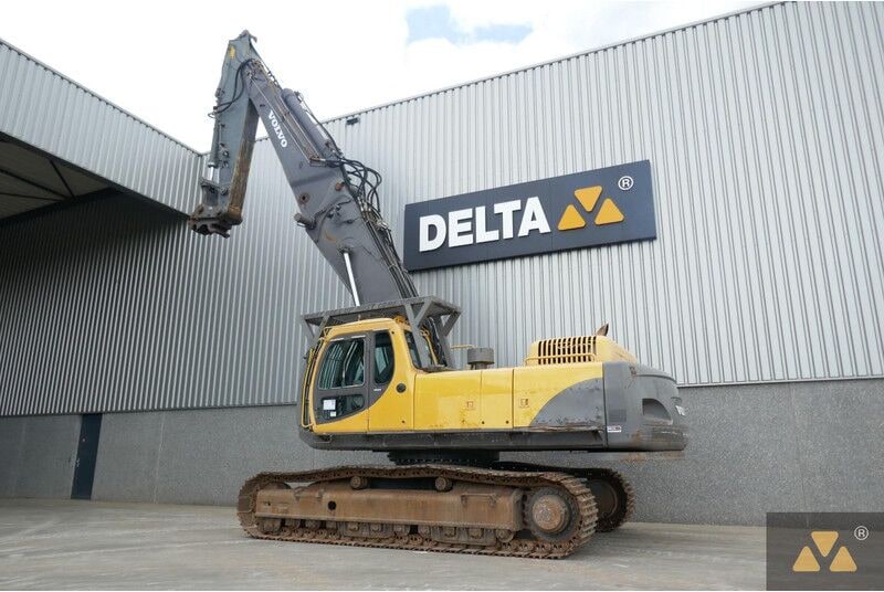 2000 Volvo EC460LC HR demolition excavator, side view