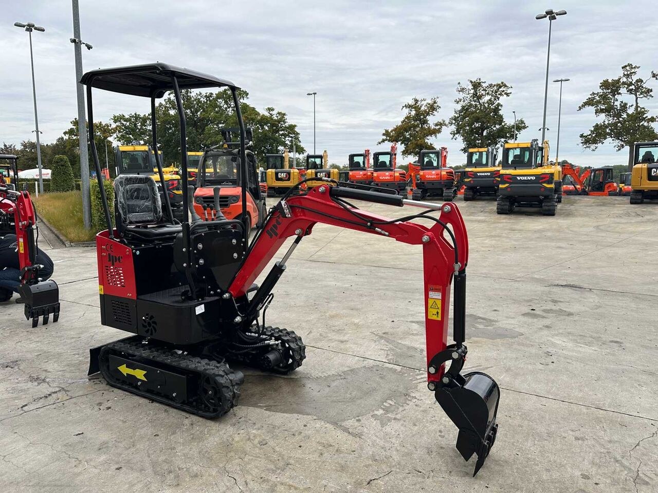 2025 JPC HT-12 mini excavator, side view 2025 JPC HT-12 mini excavator, side view