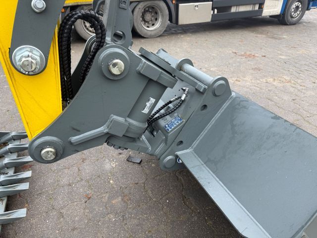 2025 Wacker Neuson ET90 mini excavator bucket and tilt attachment 2025 Wacker Neuson ET90 mini excavator bucket and tilt attachment