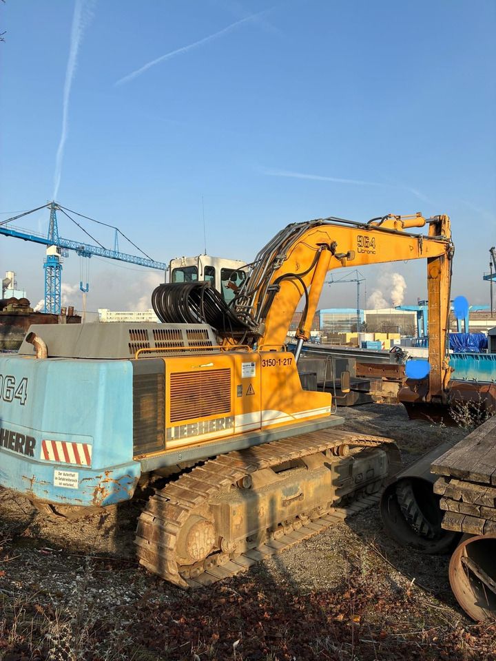 2004 Liebherr R964B crawler excavator, rear three-quarter view 2004 Liebherr R964B crawler excavator, rear three-quarter view