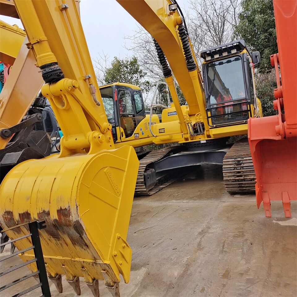 2025 Komatsu PC210LC-7 crawler excavator, front three-quarter view 2025 Komatsu PC210LC-7 crawler excavator, front three-quarter view