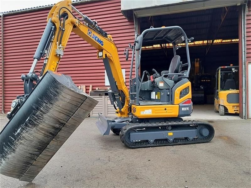 XCMG XE27E mini excavator, side view