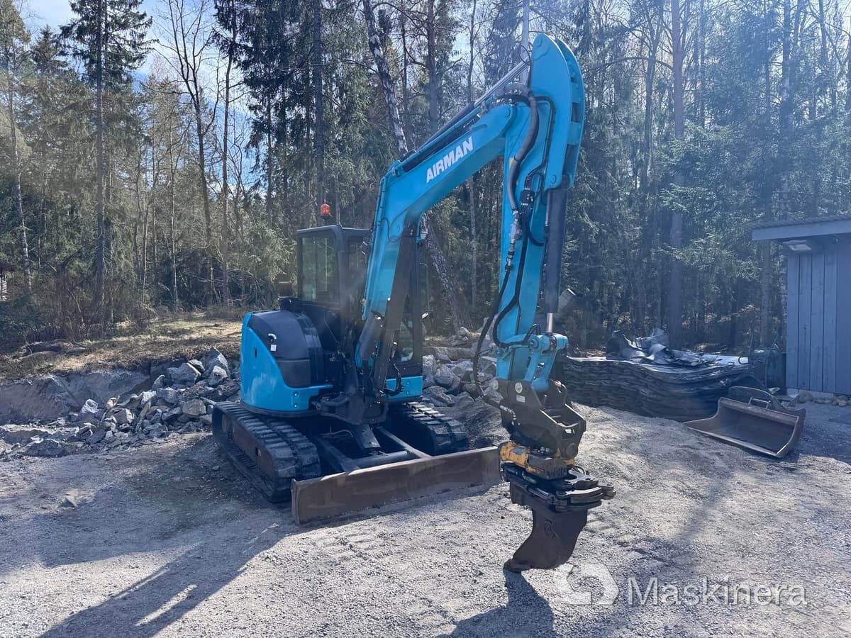 2019 Airman AX55U-6A crawler excavator, front three-quarter view