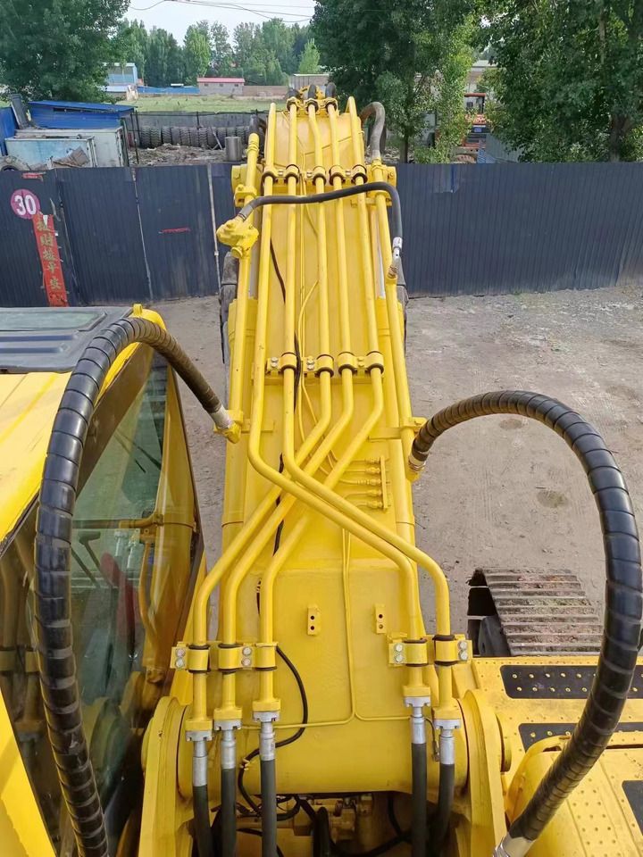 2018 Komatsu PC400-8 crawler excavator boom view 2018 Komatsu PC400-8 crawler excavator boom view