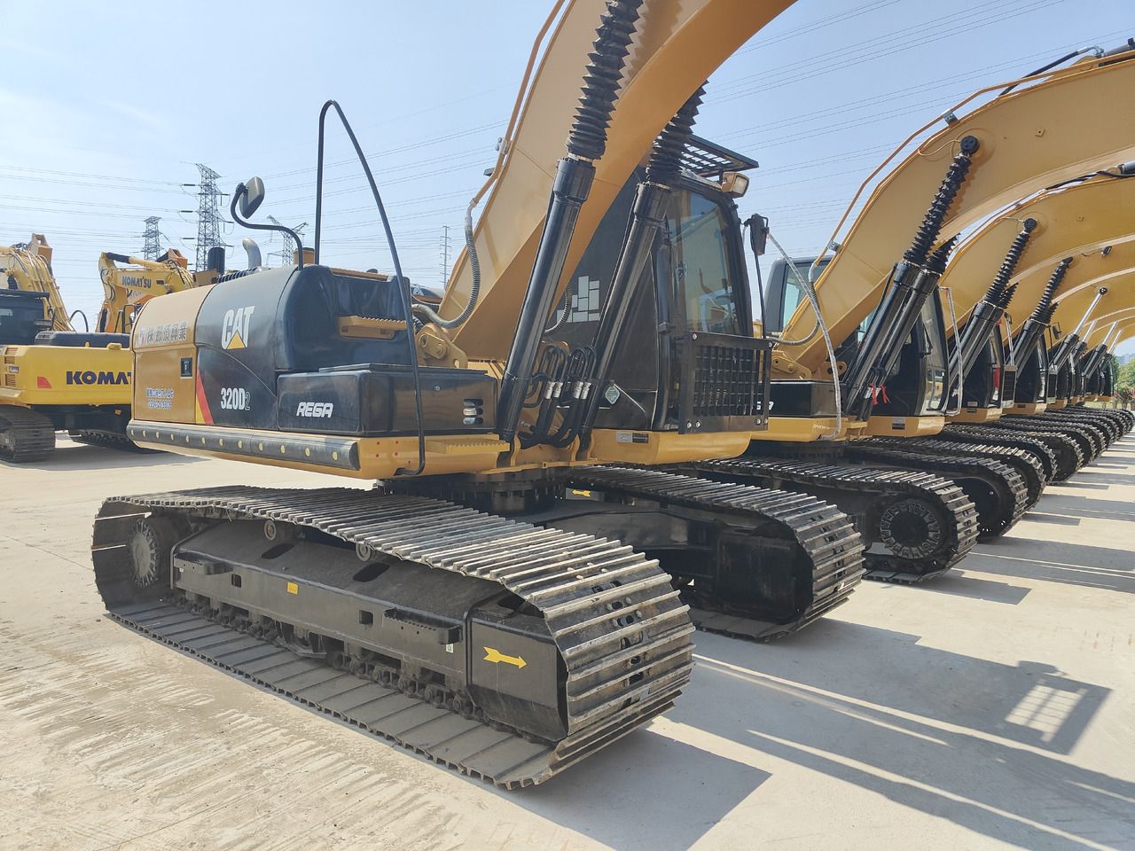 2025 Caterpillar 320D2 Raupenbagger, Seitenansicht 2025 Caterpillar 320D2 Raupenbagger, Seitenansicht