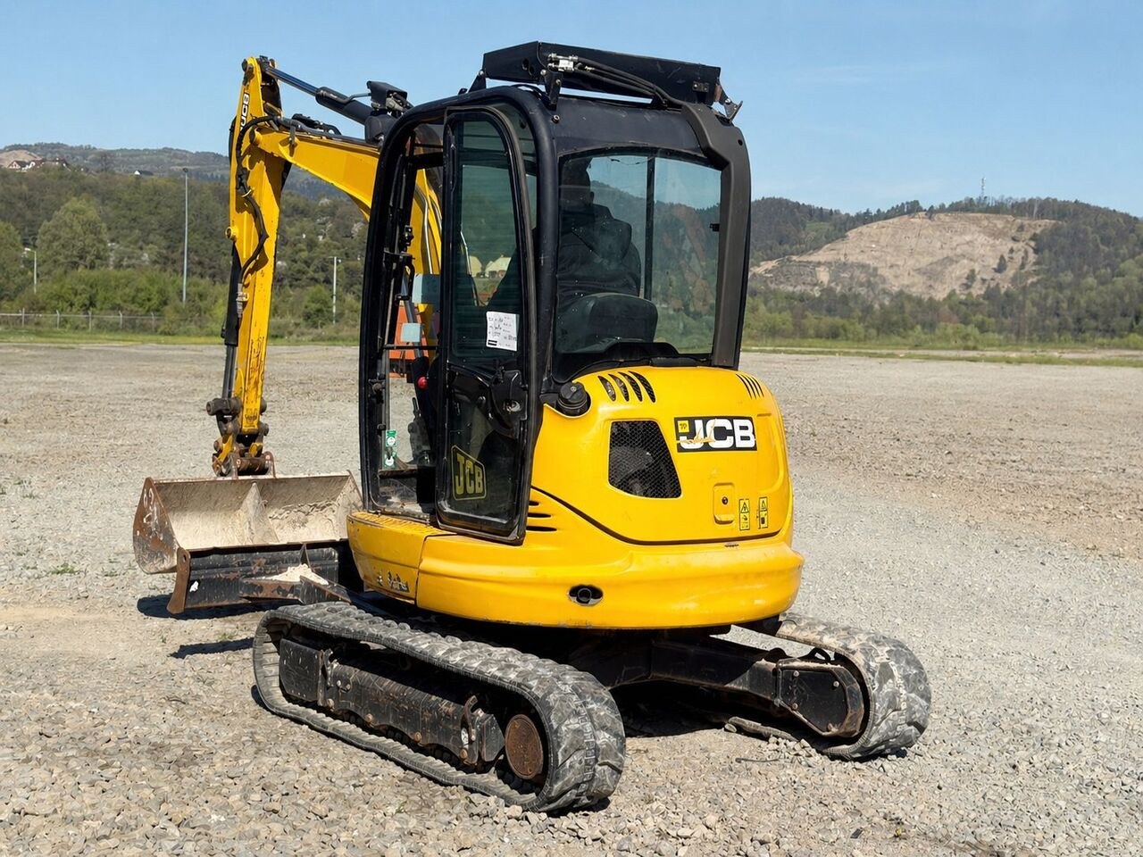 2018 JCB 8035ZT crawler excavator, front three-quarter view