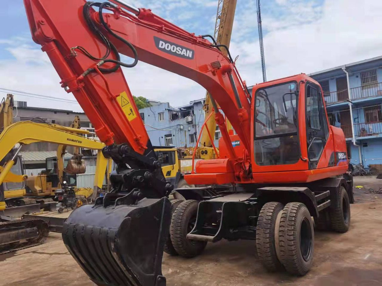 2015 Doosan DH150W-7 wheel excavator, front three-quarter view
