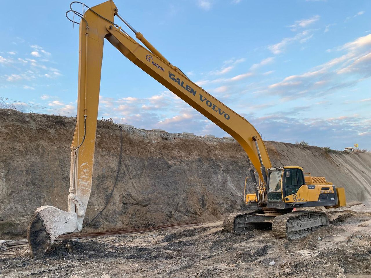 Hitachi ZX670 crawler excavator with long reach boom