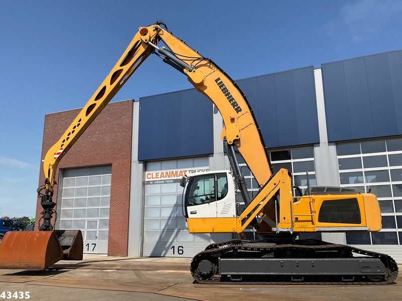 2013 Liebherr LH60 C LITRONIC material handler side view 2013 Liebherr LH60 C LITRONIC material handler side view