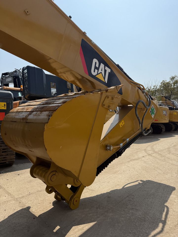 2024 Caterpillar 329D2L crawler excavator boom and bucket detail