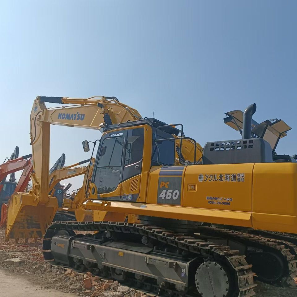 2024 Komatsu PC450-8 crawler excavator, side view 2024 Komatsu PC450-8 crawler excavator, side view