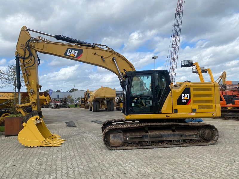 2018 Caterpillar 323 crawler excavator, side view 2018 Caterpillar 323 crawler excavator, side view