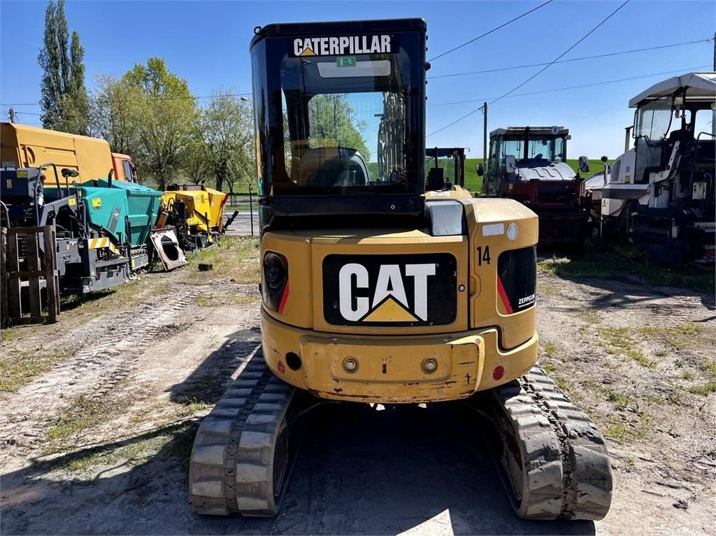 2007 Caterpillar 304CCR mini excavator rear view 2007 Caterpillar 304CCR mini excavator rear view
