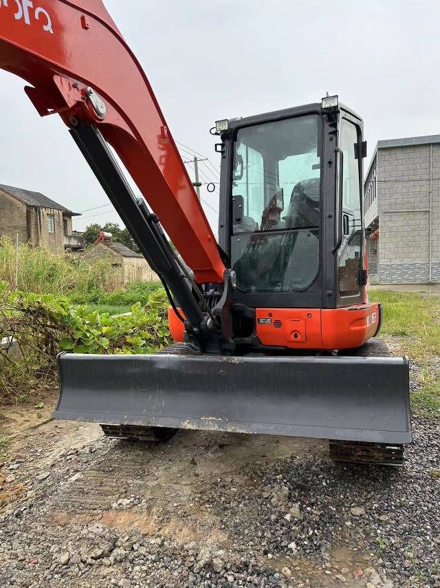 2022 Kubota KX163 mini excavator front view 2022 Kubota KX163 mini excavator front view