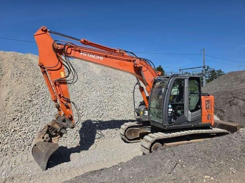 2010 Hitachi ZX135US-3 crawler excavator, side view 2010 Hitachi ZX135US-3 crawler excavator, side view