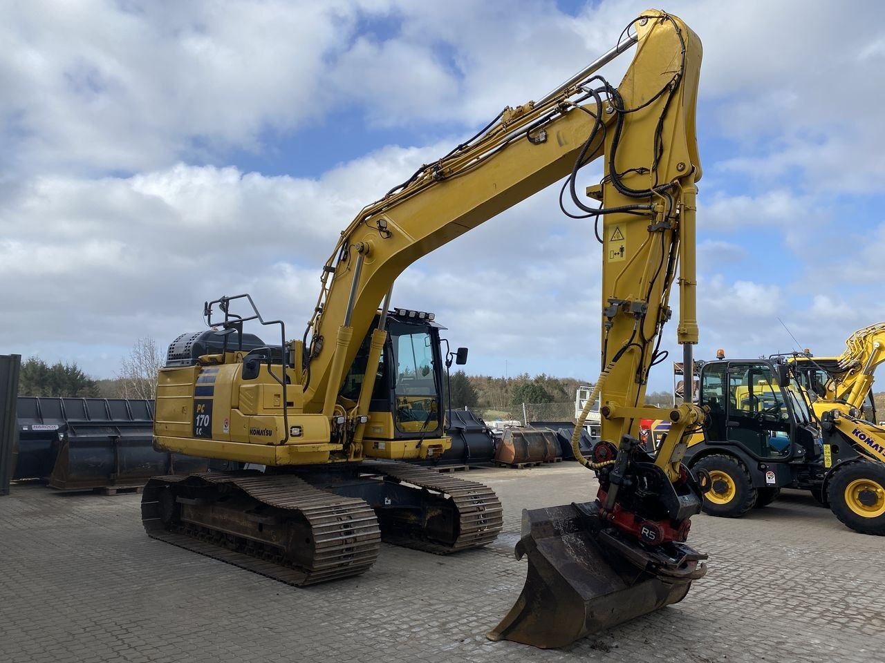 2018 Komatsu PC170LC-11 crawler excavator, side view 2018 Komatsu PC170LC-11 crawler excavator, side view