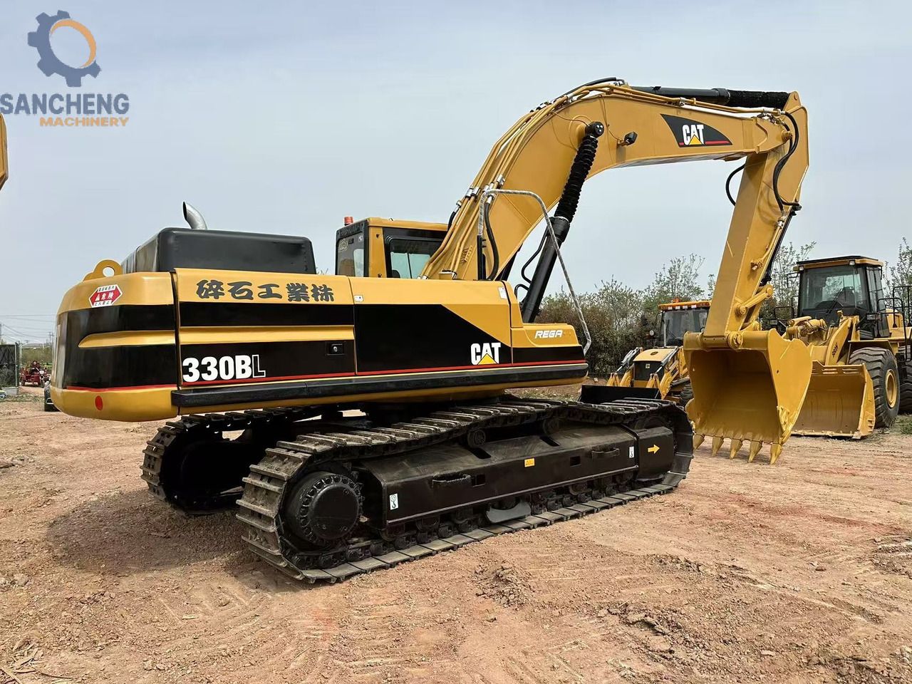2018 Caterpillar 330BL crawler excavator side view 2018 Caterpillar 330BL crawler excavator side view