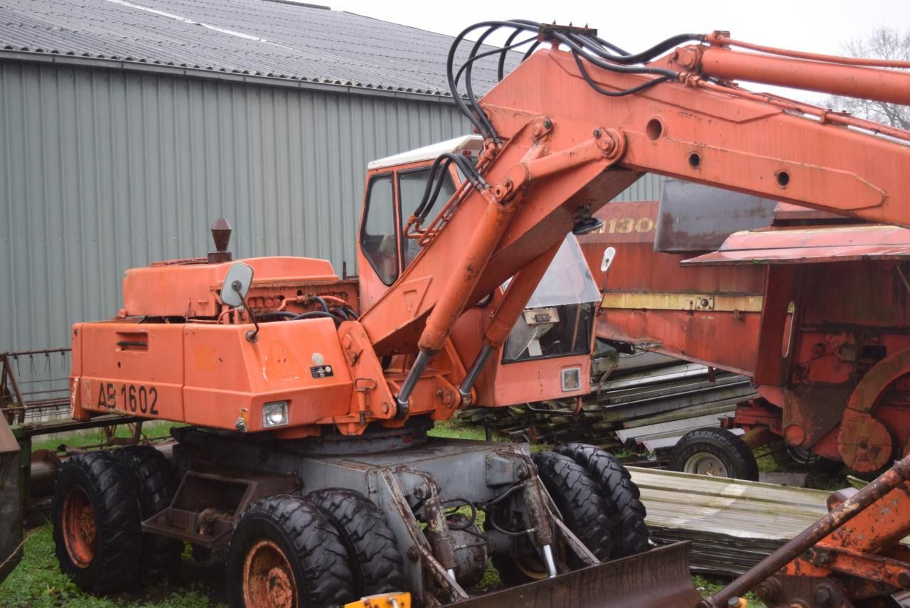 1973 Atlas 1602 wheel excavator, rear three-quarter view 1973 Atlas 1602 wheel excavator, rear three-quarter view