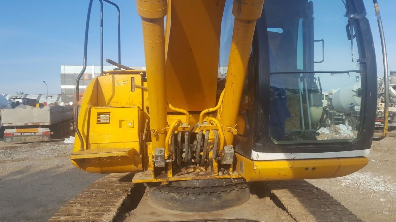2006 JCB JS 180 crawler excavator cab and boom view 2006 JCB JS 180 crawler excavator cab and boom view
