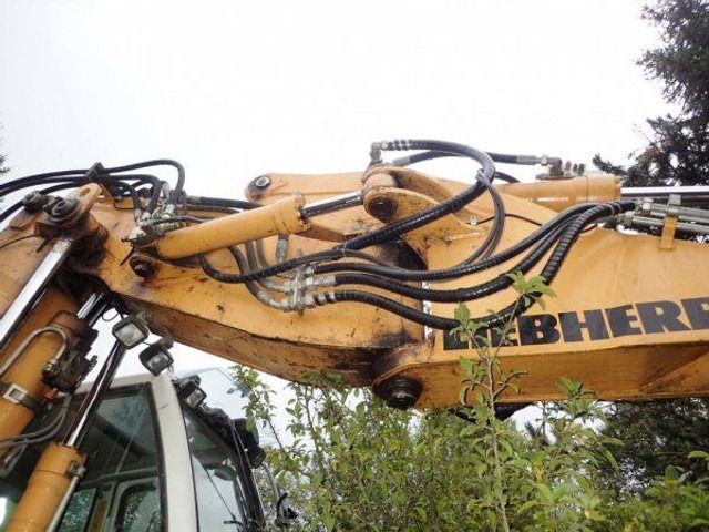 2011 Liebherr A314 wheel excavator boom detail