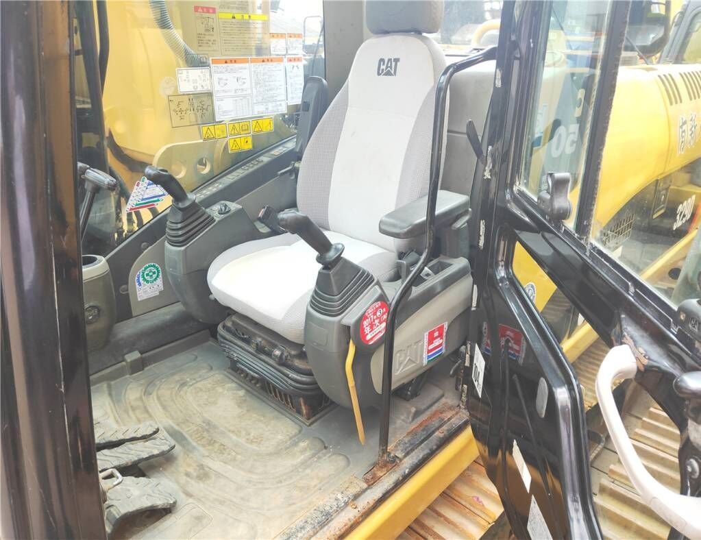2016 Caterpillar 329D crawler excavator interior view 2016 Caterpillar 329D crawler excavator interior view