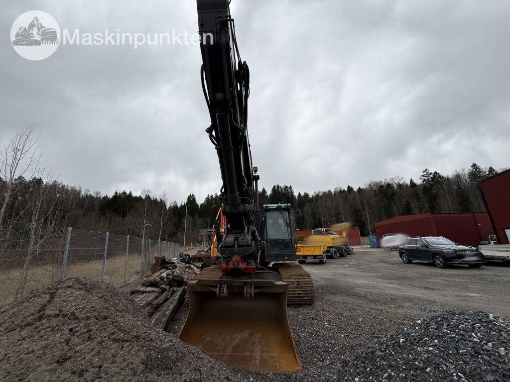 2016 Volvo EC250EL crawler excavator, front view 2016 Volvo EC250EL crawler excavator, front view