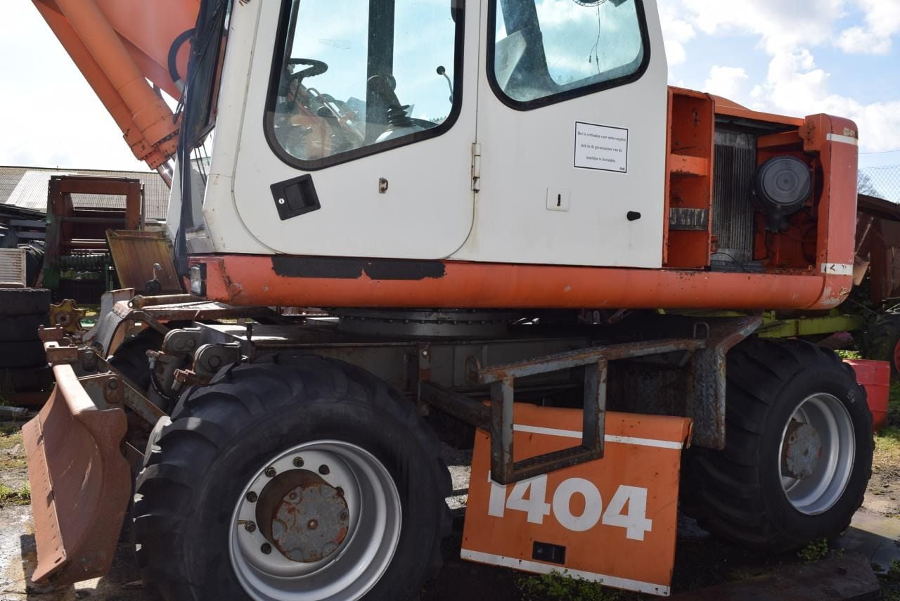 2001 Atlas 1404 M wheel excavator side view