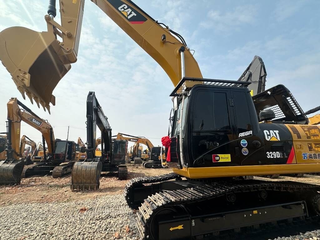 2025 Caterpillar 329D2 L crawler excavator, side view 2025 Caterpillar 329D2 L crawler excavator, side view